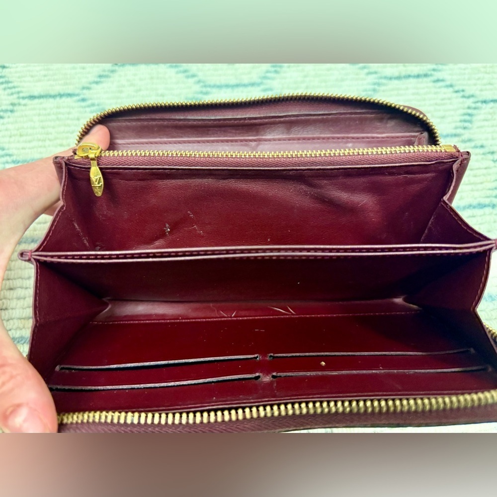 LOUIS VUITTON Classic Monogram Burgundy Vernis Patent Leather Zippy Chic Wallet - Picture 13 of 16